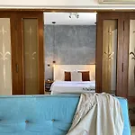 Old Town Overlooking - Vibrant 2br