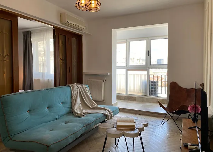 Old Town Overlooking - Vibrant 2br *