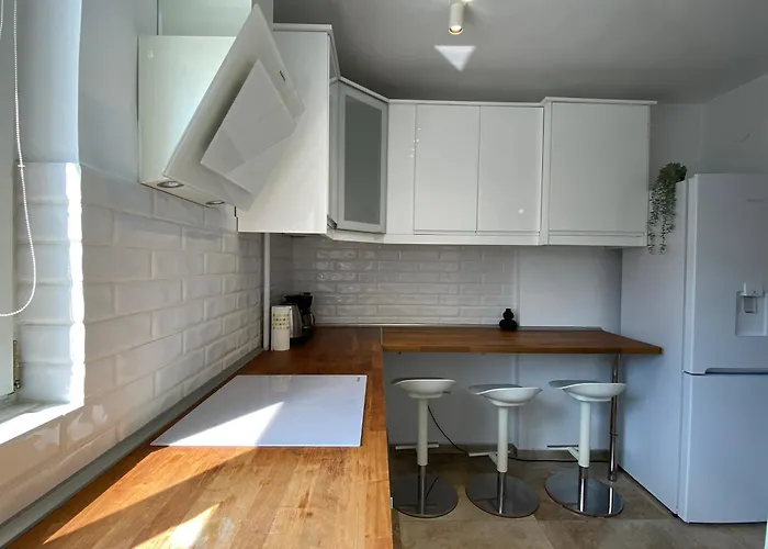 Old Town Overlooking - Vibrant 2br Βουκουρέστι