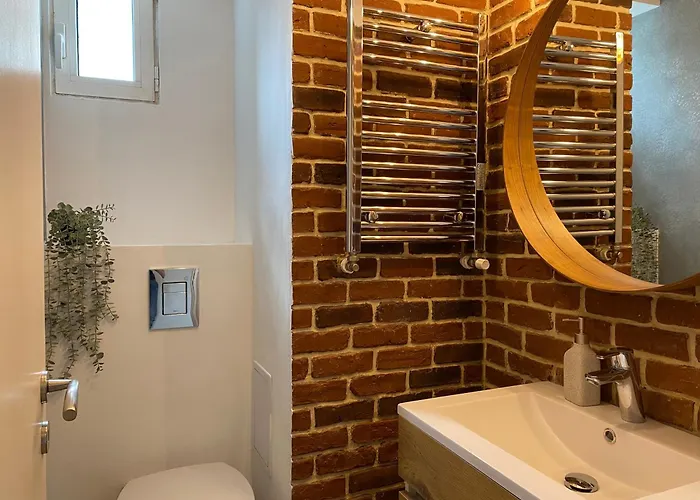 Old Town Overlooking - Vibrant 2br