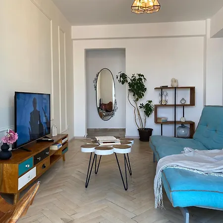 Апартаменты Old Town Overlooking - Vibrant 2br