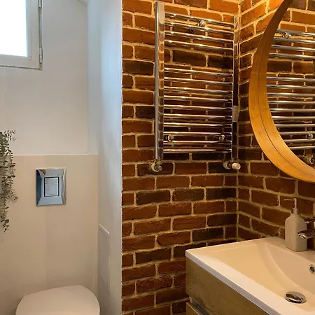 Old Town Overlooking - Vibrant 2br