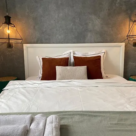 Old Town Overlooking - Vibrant 2br *