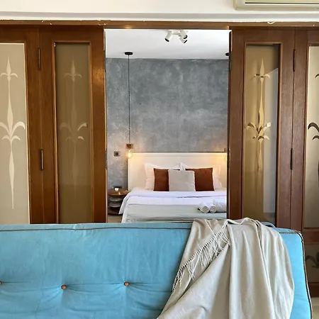 Old Town Overlooking - Vibrant 2br