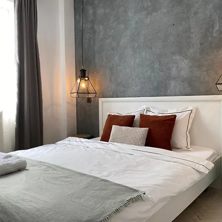 Old Town Overlooking - Vibrant 2br